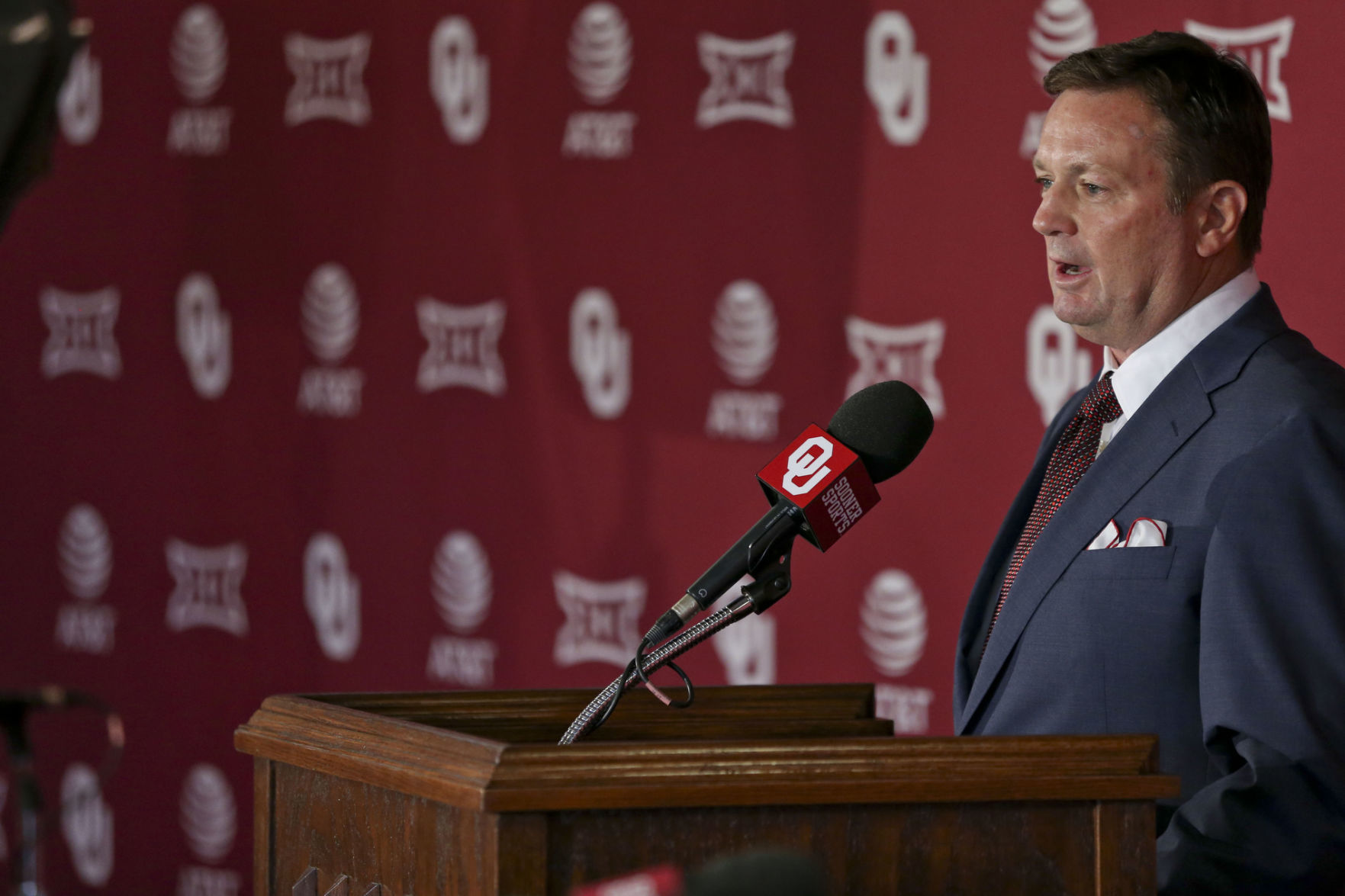 Bob Stoops retires